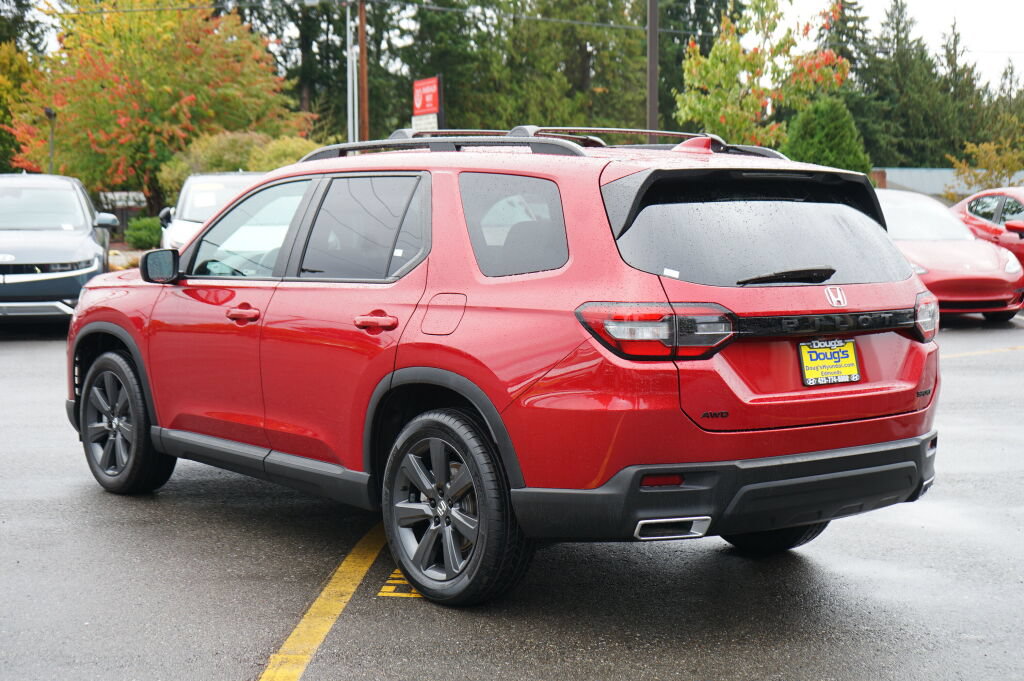 Used 2025 Honda Pilot Sport image 7