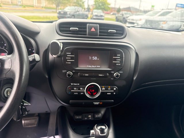Used 2017 Kia Soul + FWD image 17