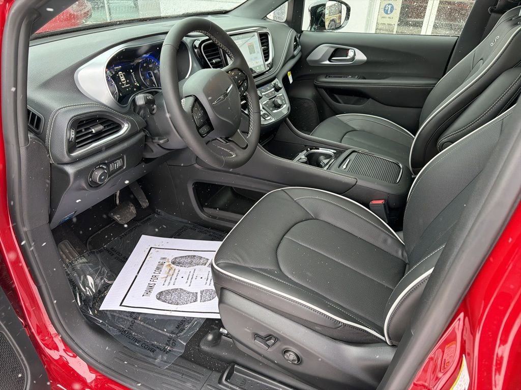 New 2026 Chrysler Pacifica Limited image 14