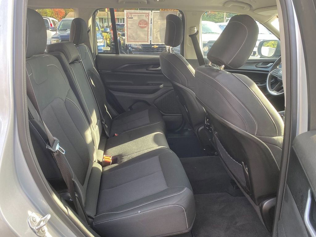 Used 2024 Jeep Grand Cherokee Laredo image 26