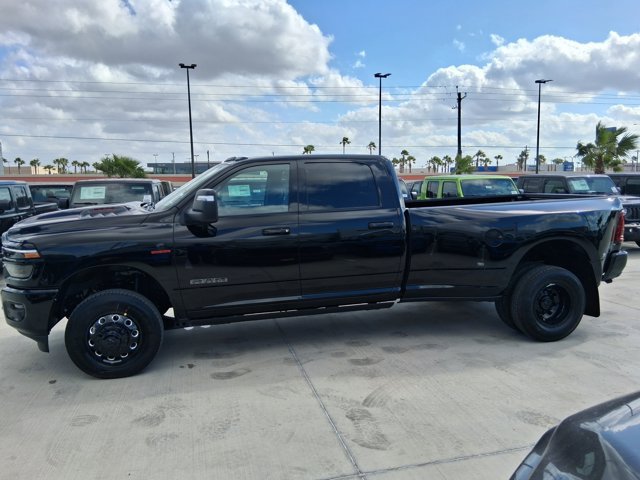 New 2026 RAM 3500 Laramie AWD/4WD image 4