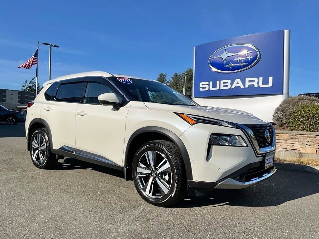 Used 2021 Nissan Rogue Platinum image 2