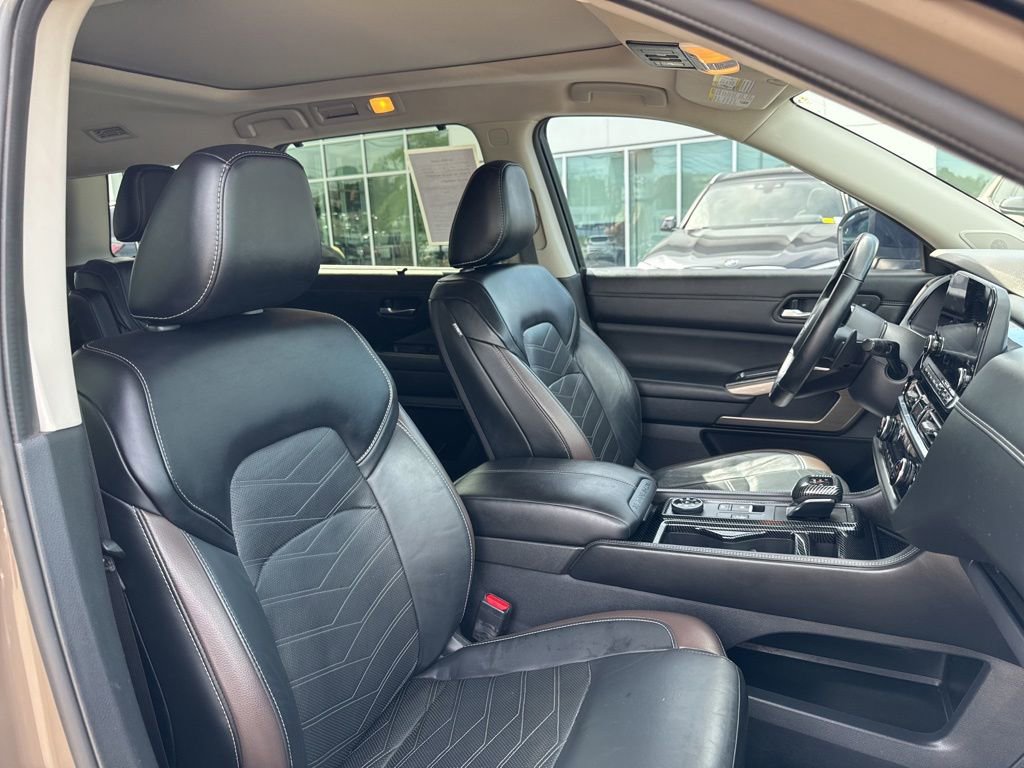 Used 2023 Nissan Pathfinder Platinum AWD/4WD image 18