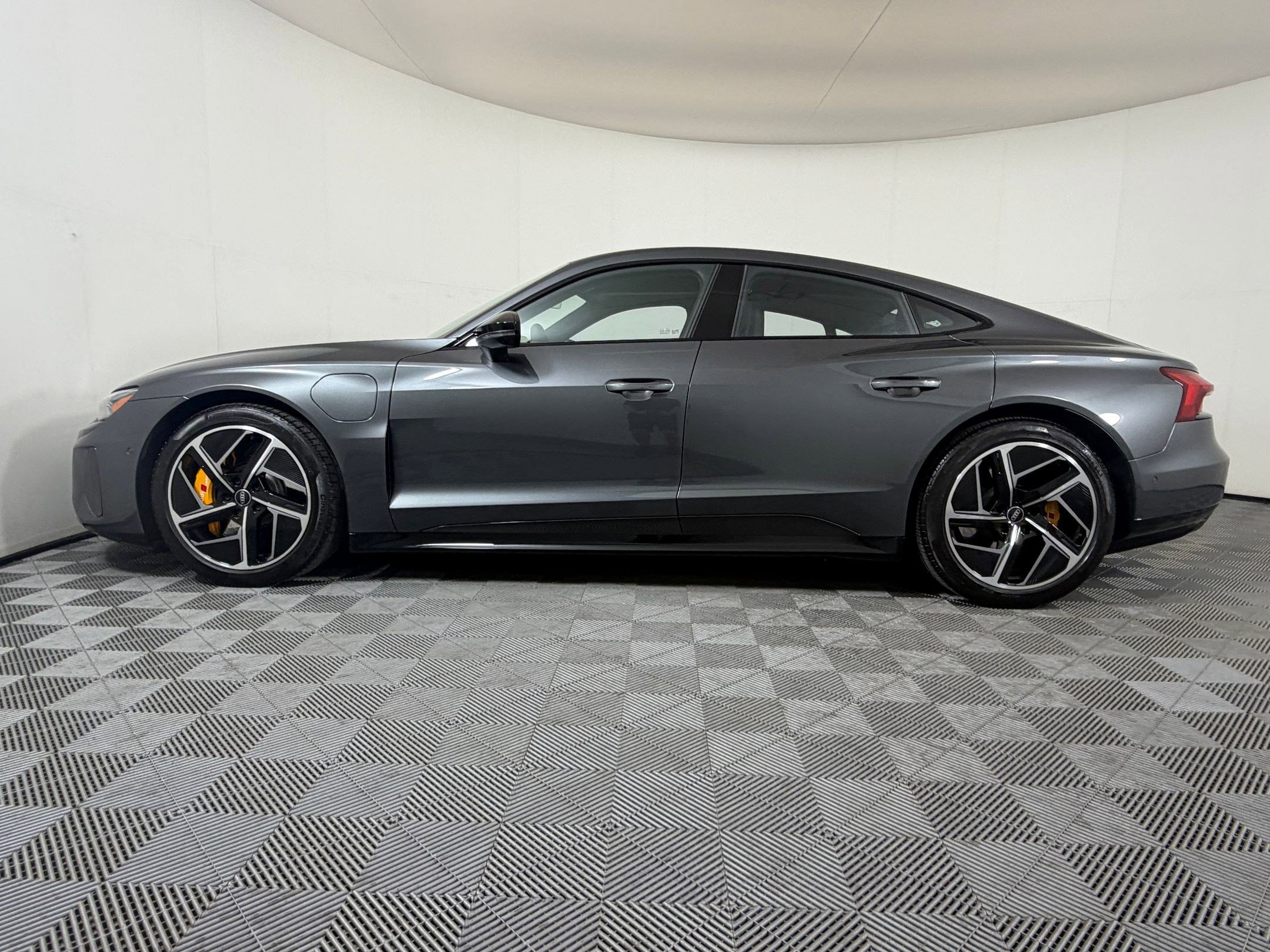 Used 2024 Audi RS e-tron GT w/ Carbon Performance Package AWD/4WD image 2
