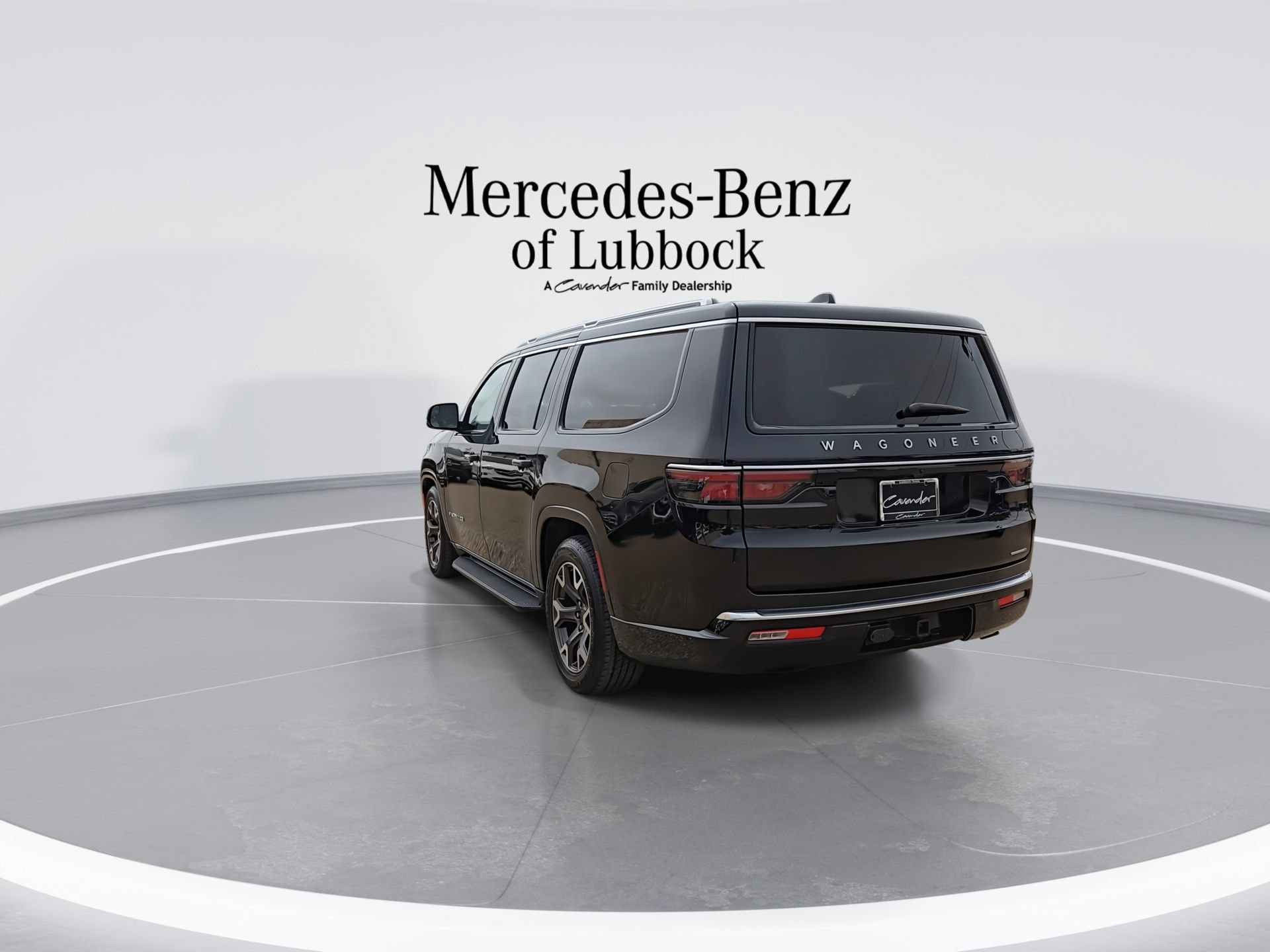 Used 2024 Jeep Wagoneer L Series III w/ Flexible Seating Group AWD/4WD image 7