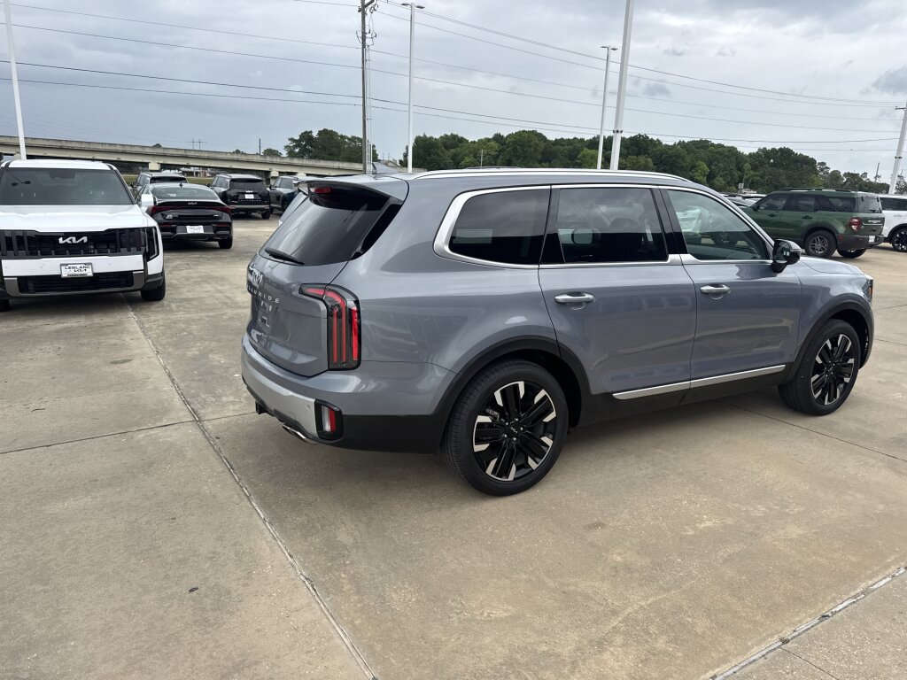 Used 2024 Kia Telluride SX w/ Towing Package FWD image 14