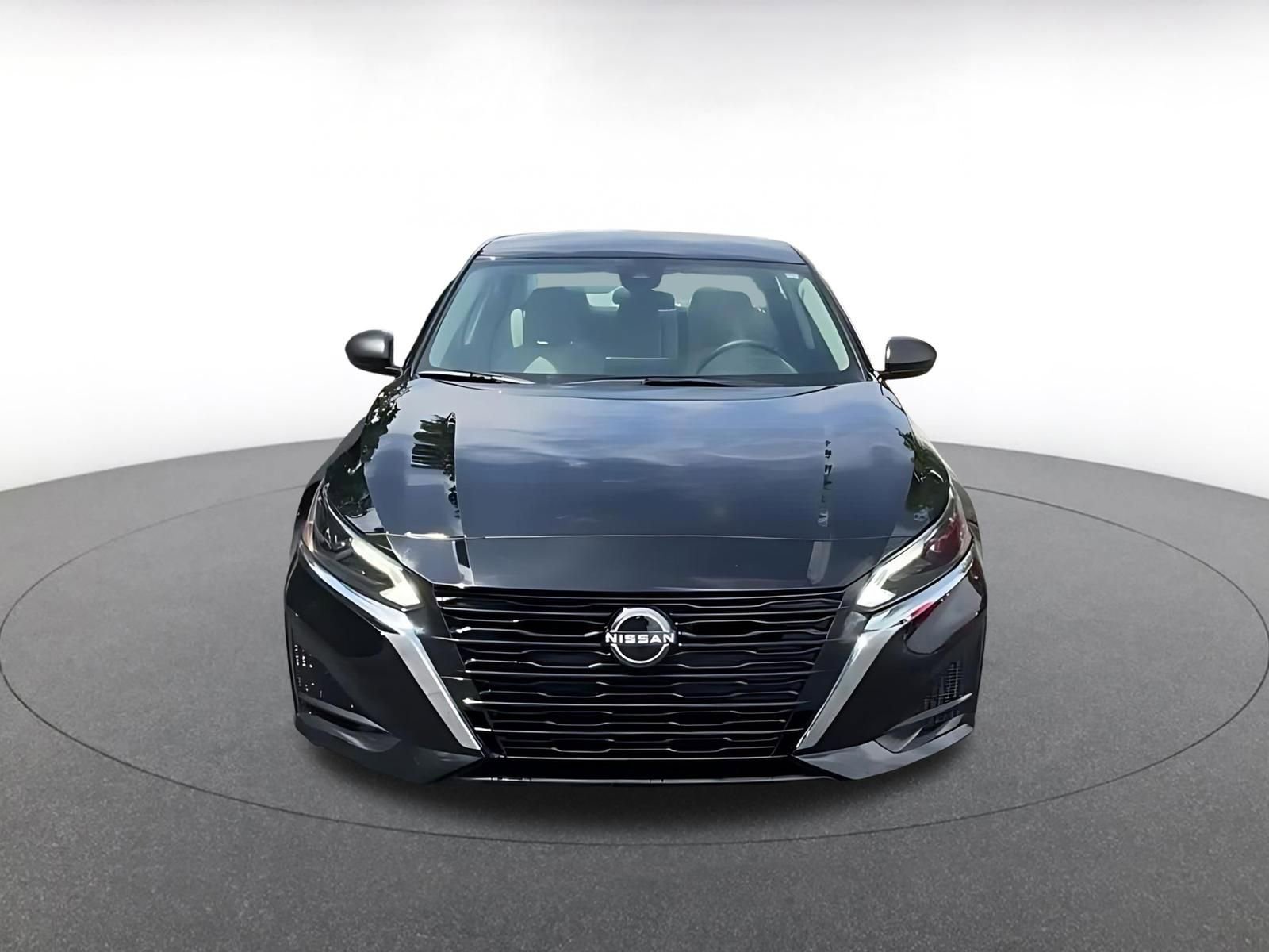 Used 2025 Nissan Altima 2.5 SV FWD image 4