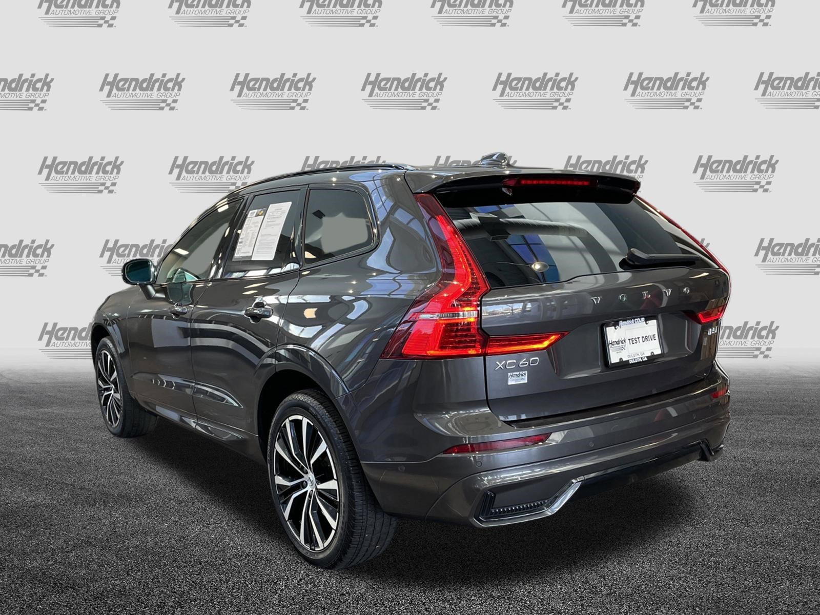 Used 2025 Volvo XC60 B5 Plus AWD/4WD image 7