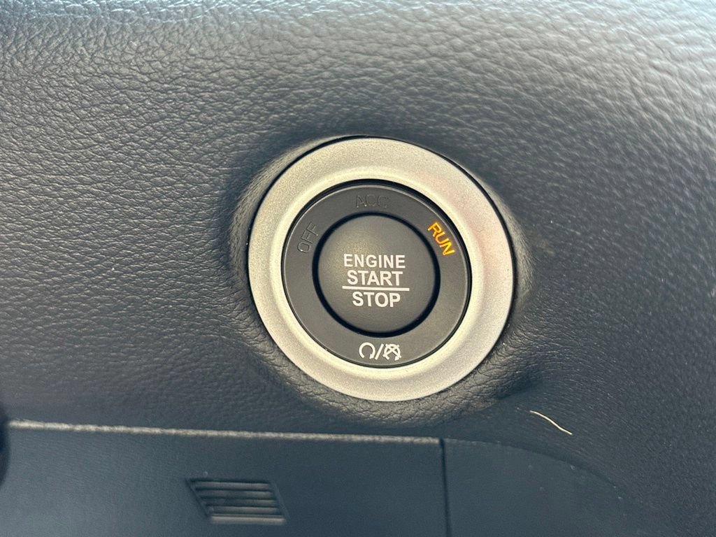 Used 2025 Chrysler Pacifica Select FWD image 23