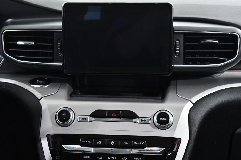Used 2022 Ford Explorer XLT w/ Equipment Group 202A image 9