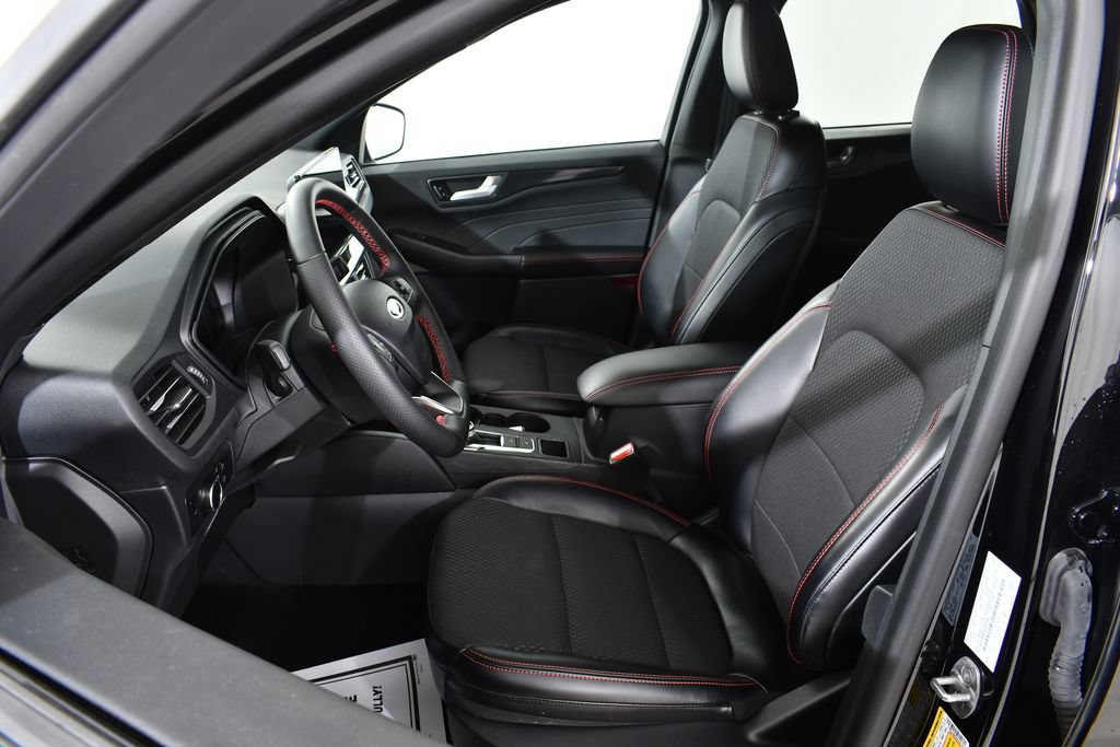 Used 2024 Ford Escape ST-Line w/ Tech Pack #1 AWD/4WD image 6
