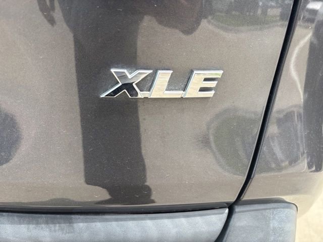 Used 2021 Toyota RAV4 XLE w/ Convenience Package image 4