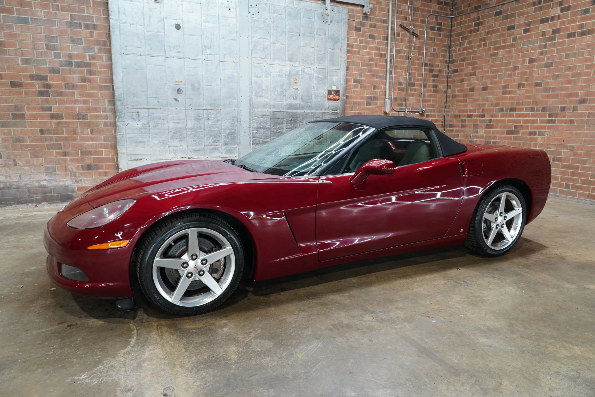 Used 2006 Chevrolet Corvette Coupe w/ Preferred Equipment Group RWD image 8