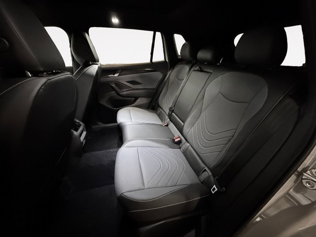 New 2026 Volkswagen Tiguan SE R-Line FWD image 12