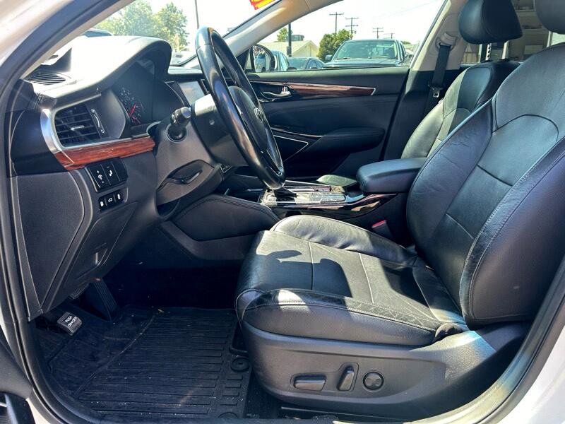 Used 2017 Kia Cadenza Premium w/ Luxury Package image 6
