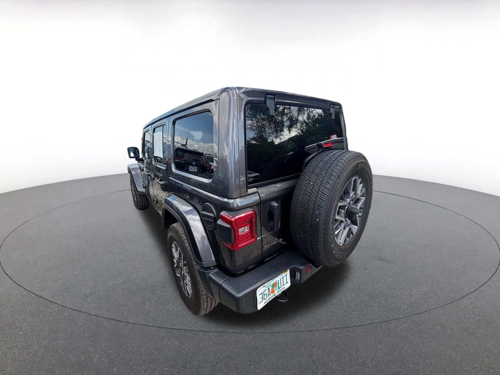 Used 2025 Jeep Wrangler Unlimited Sahara AWD/4WD image 4