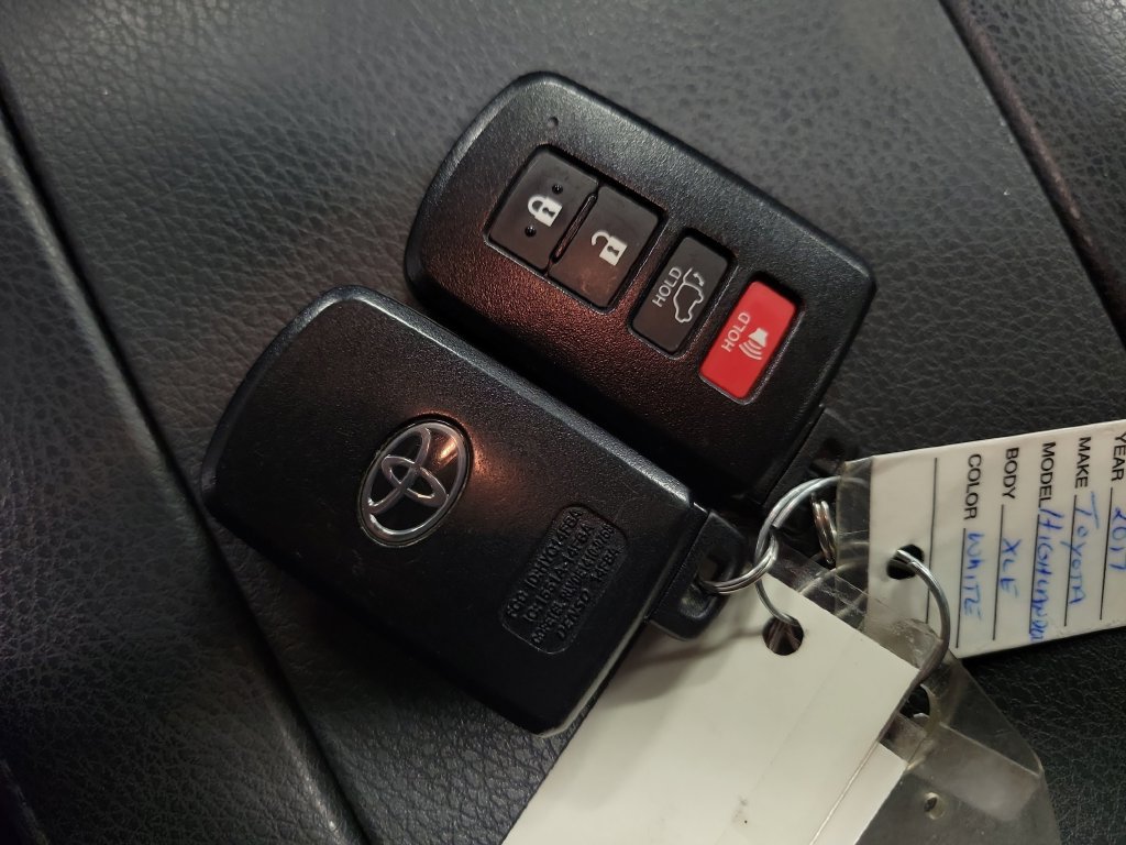 Used 2017 Toyota Highlander XLE AWD/4WD image 20
