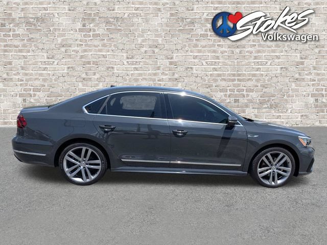 Used 2017 Volkswagen Passat 1.8T R-Line w/ R-Line Lighting Package FWD image 3