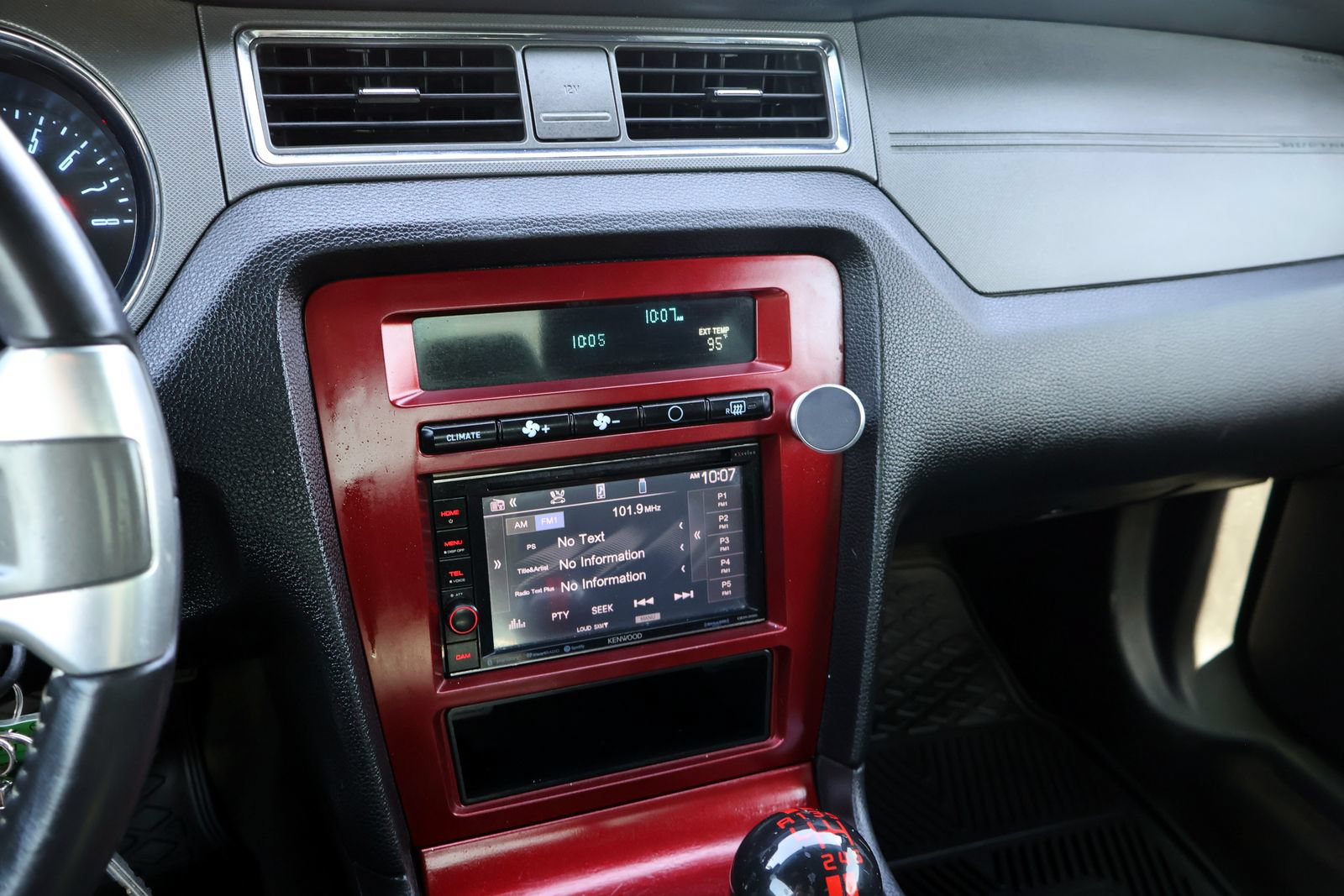 Used 2014 Ford Mustang Coupe RWD image 15