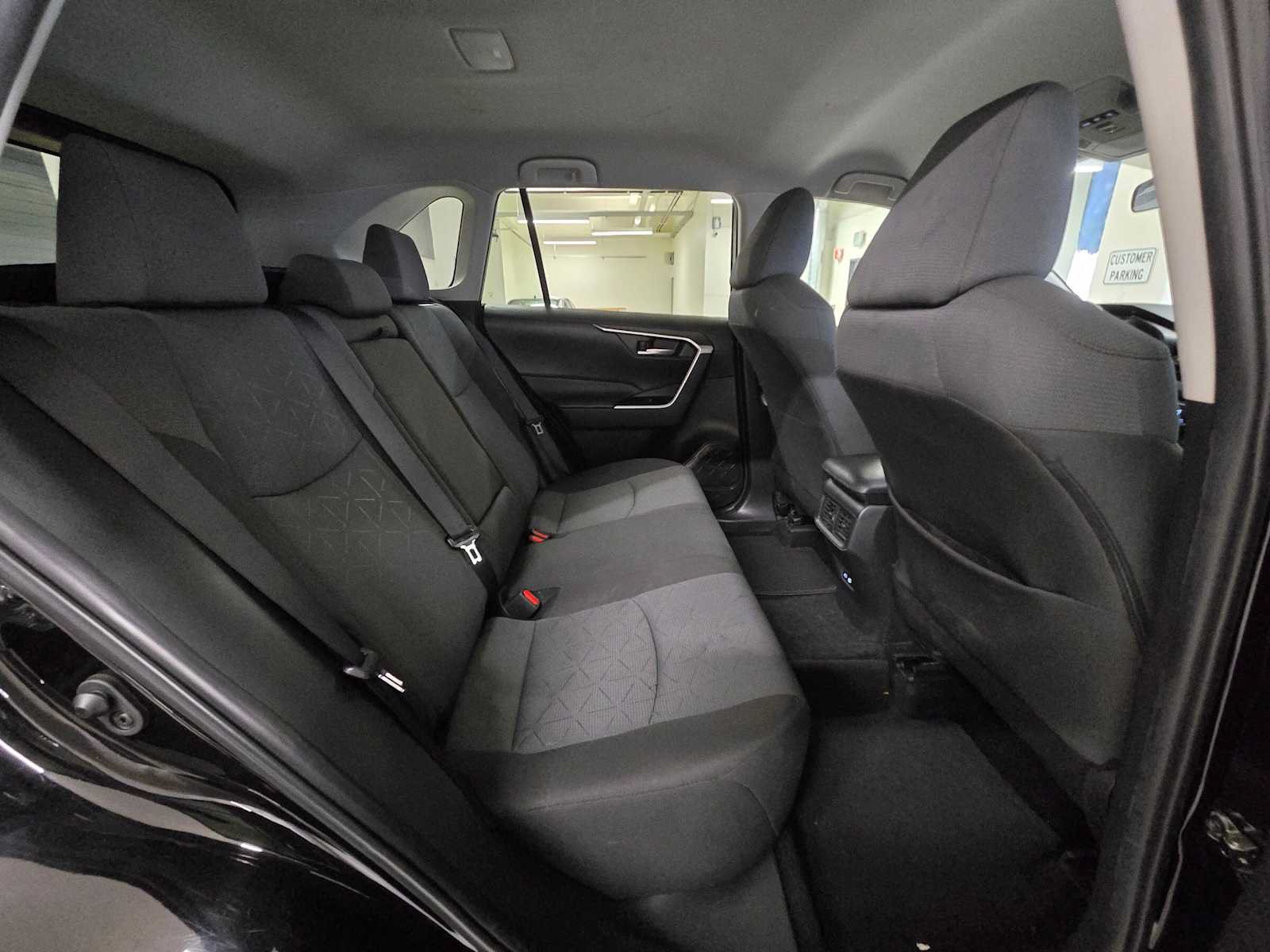 Used 2025 Toyota RAV4 XLE AWD/4WD image 12