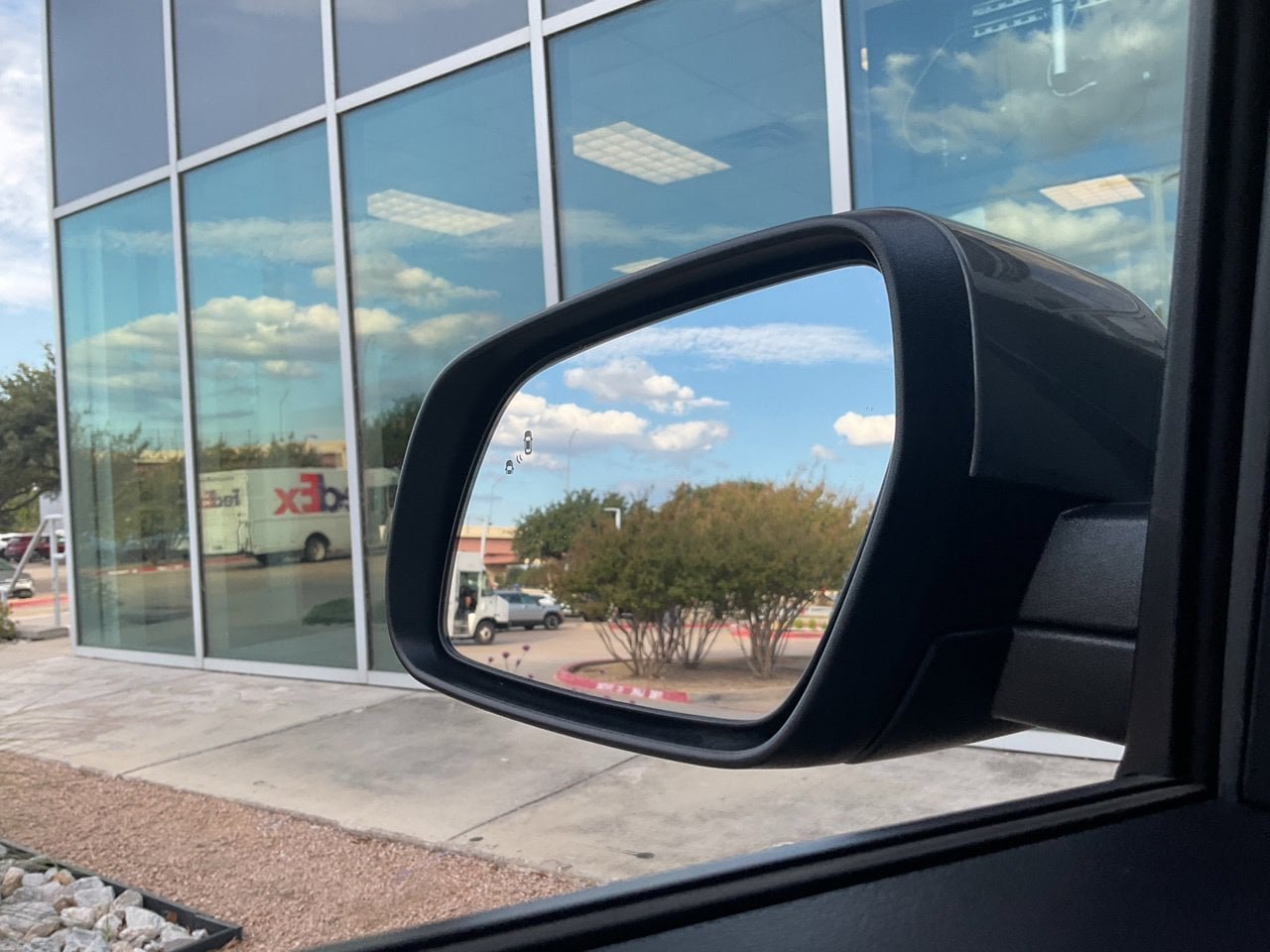 Used 2025 Hyundai Venue SEL FWD image 19