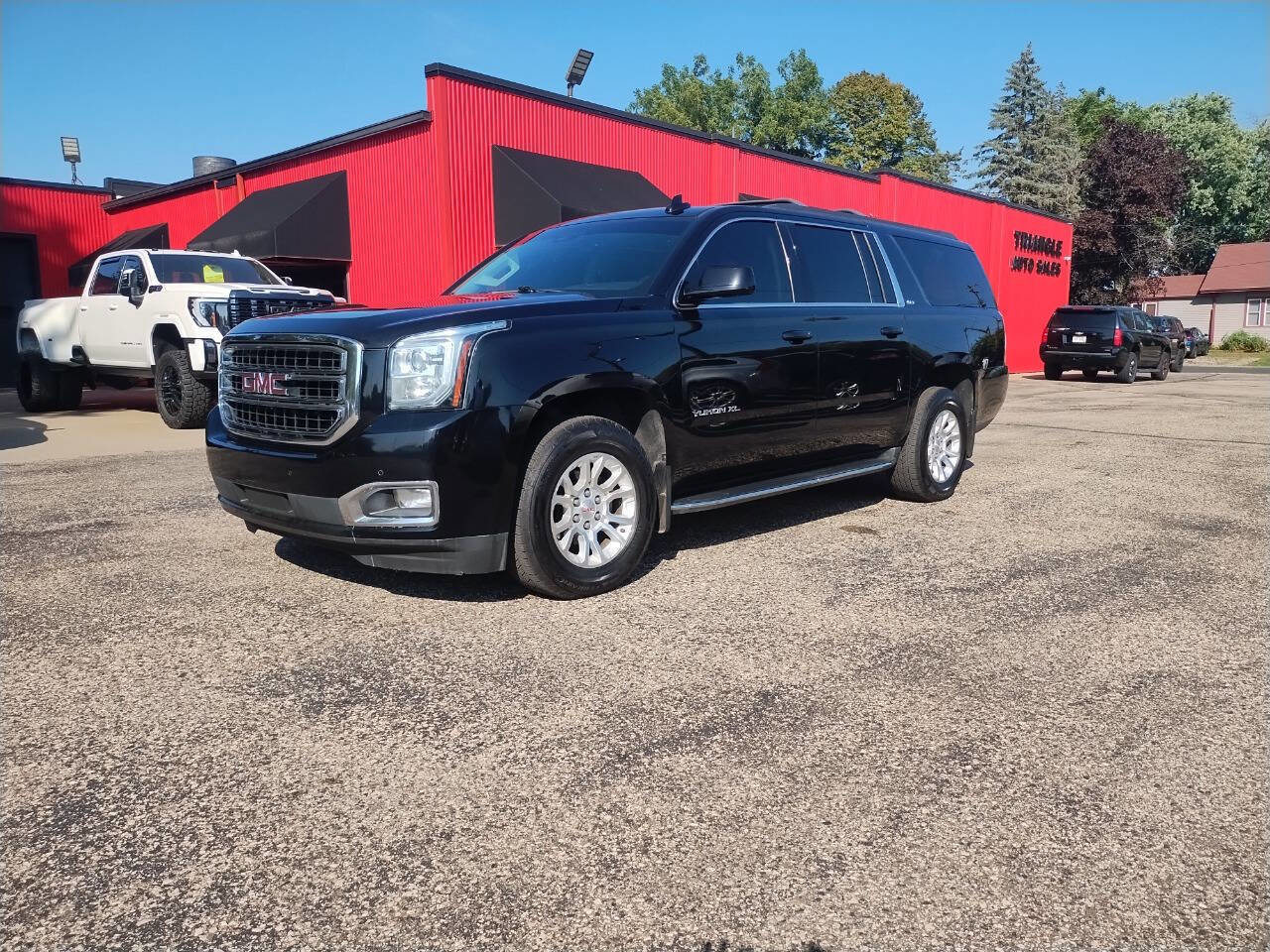 Used 2018 GMC Yukon XL SLT image 2