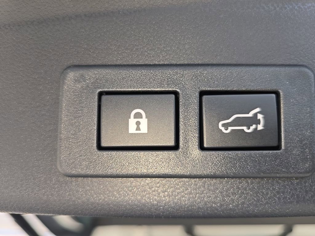 Certified 2025 Subaru Ascent Limited w/ Popular Package #2 image 31