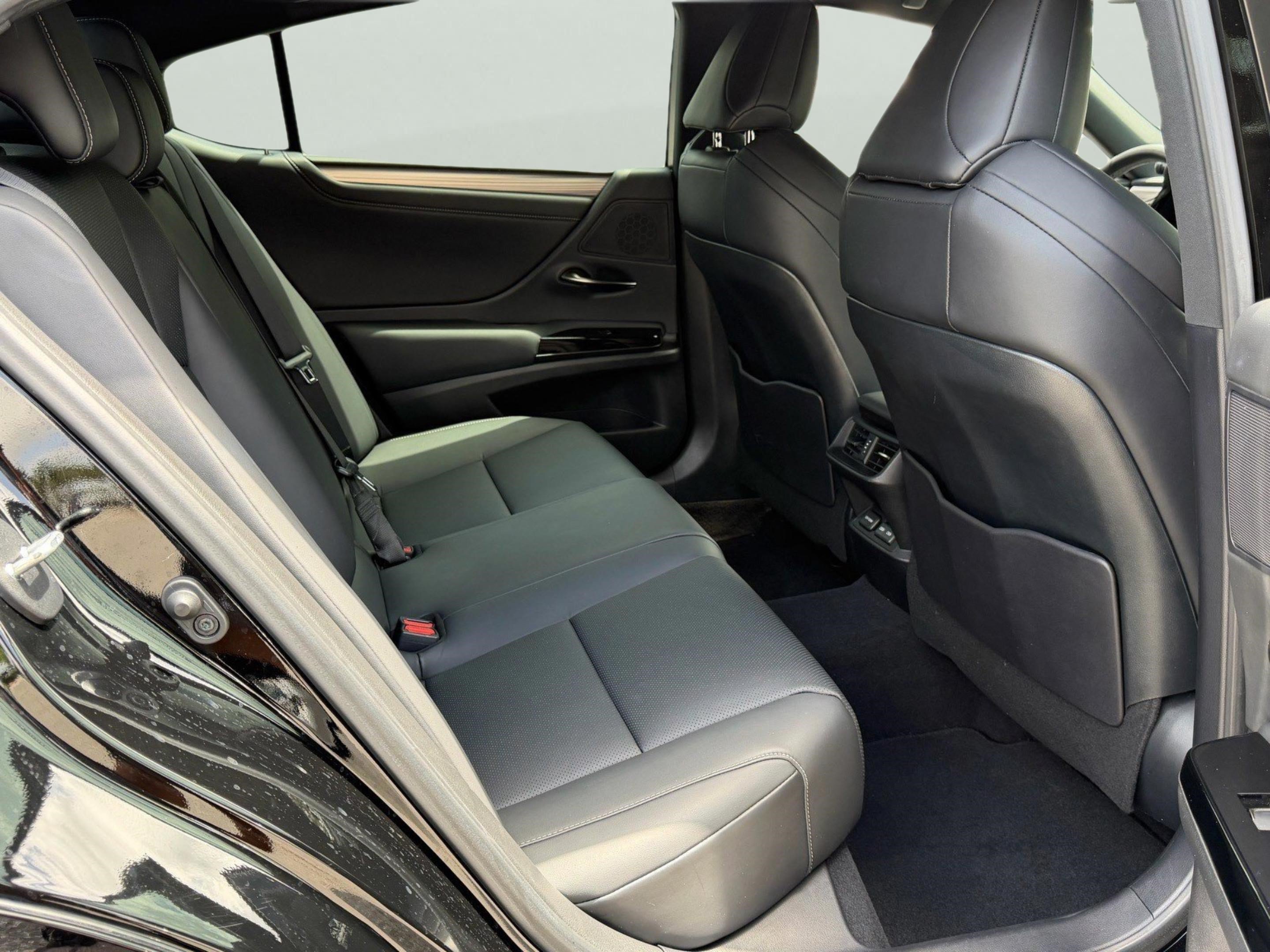 Used 2023 Lexus ES 350 F Sport w/ Accessory Package (Z2) FWD image 12