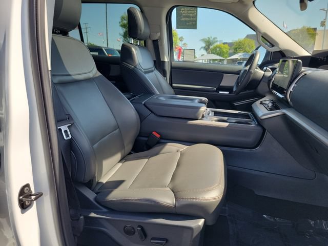 Certified 2025 Ford Expedition Active AWD/4WD image 19