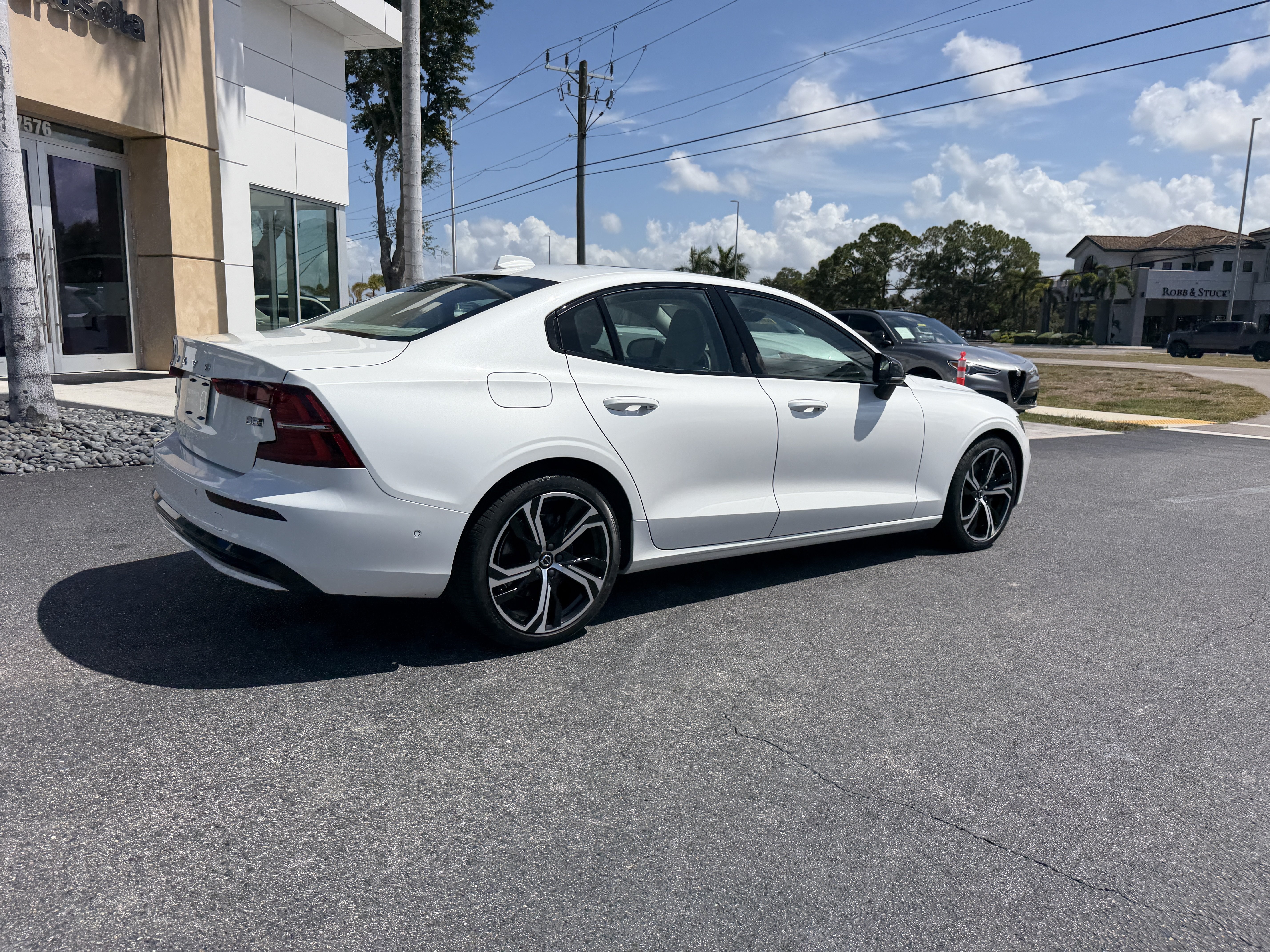 Certified 2025 Volvo S60 B5 Plus AWD/4WD image 3