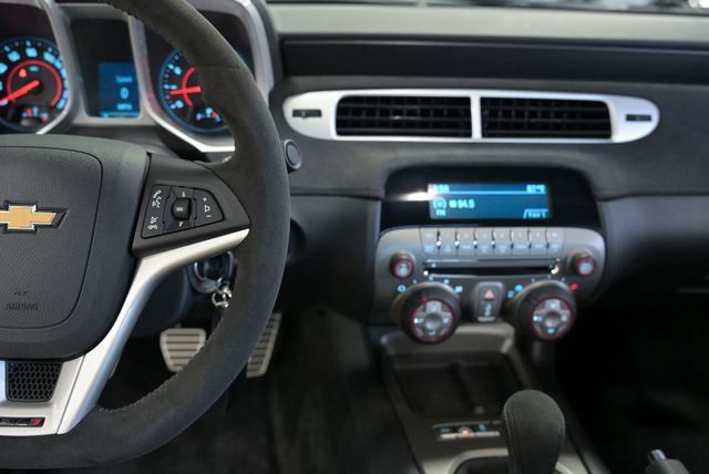 Used 2015 Chevrolet Camaro Z/28 RWD image 48