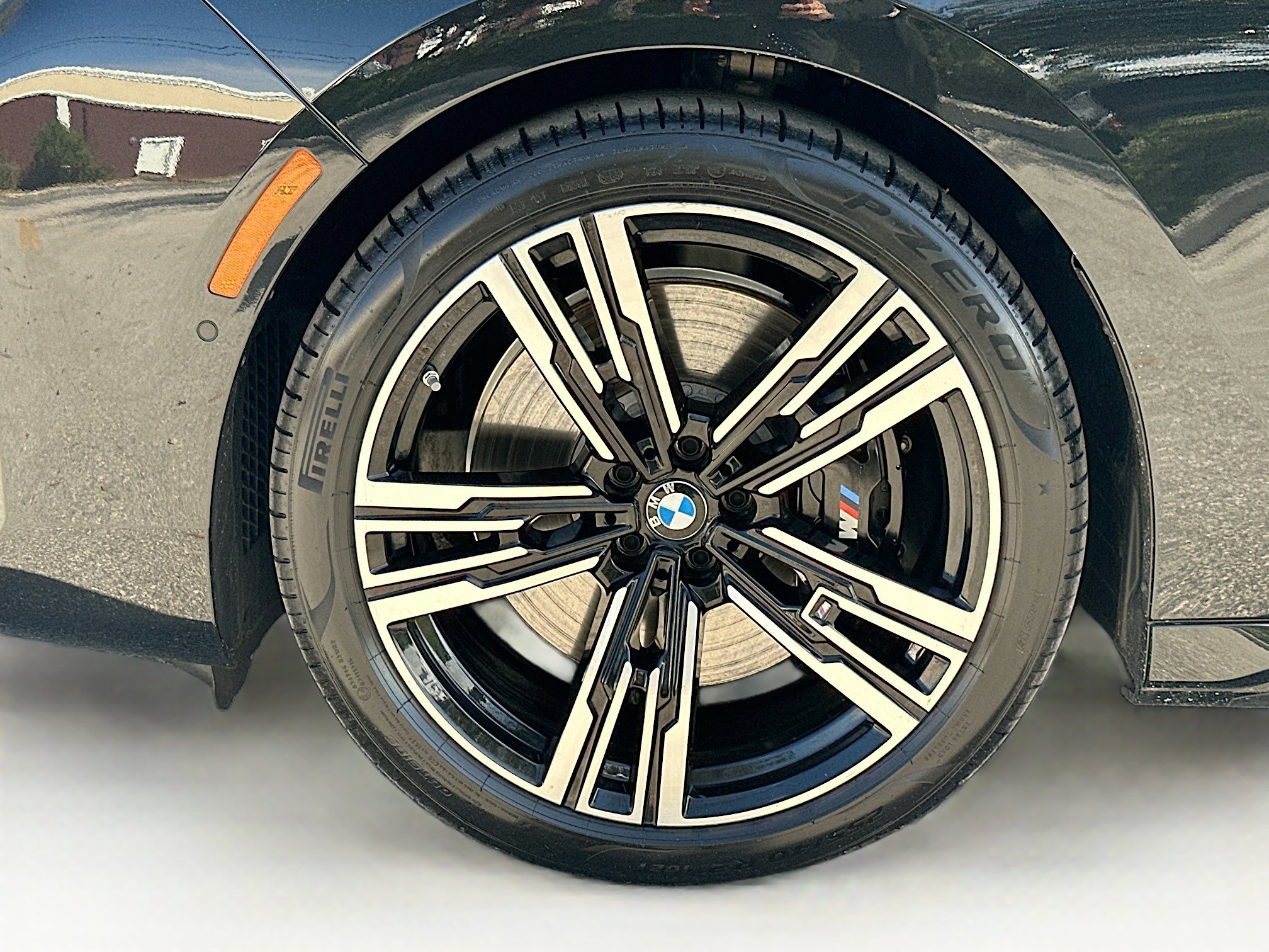 Used 2023 BMW 760i xDrive image 39