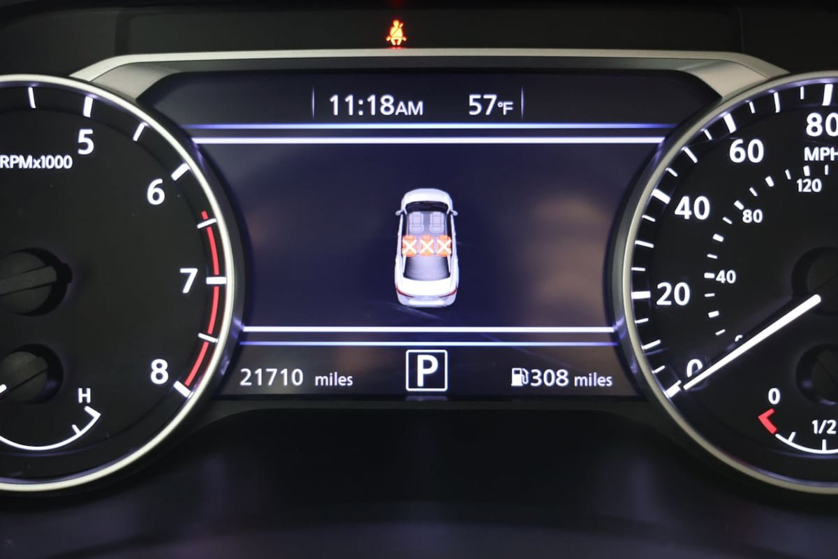 Used 2025 Nissan Sentra SV FWD image 10