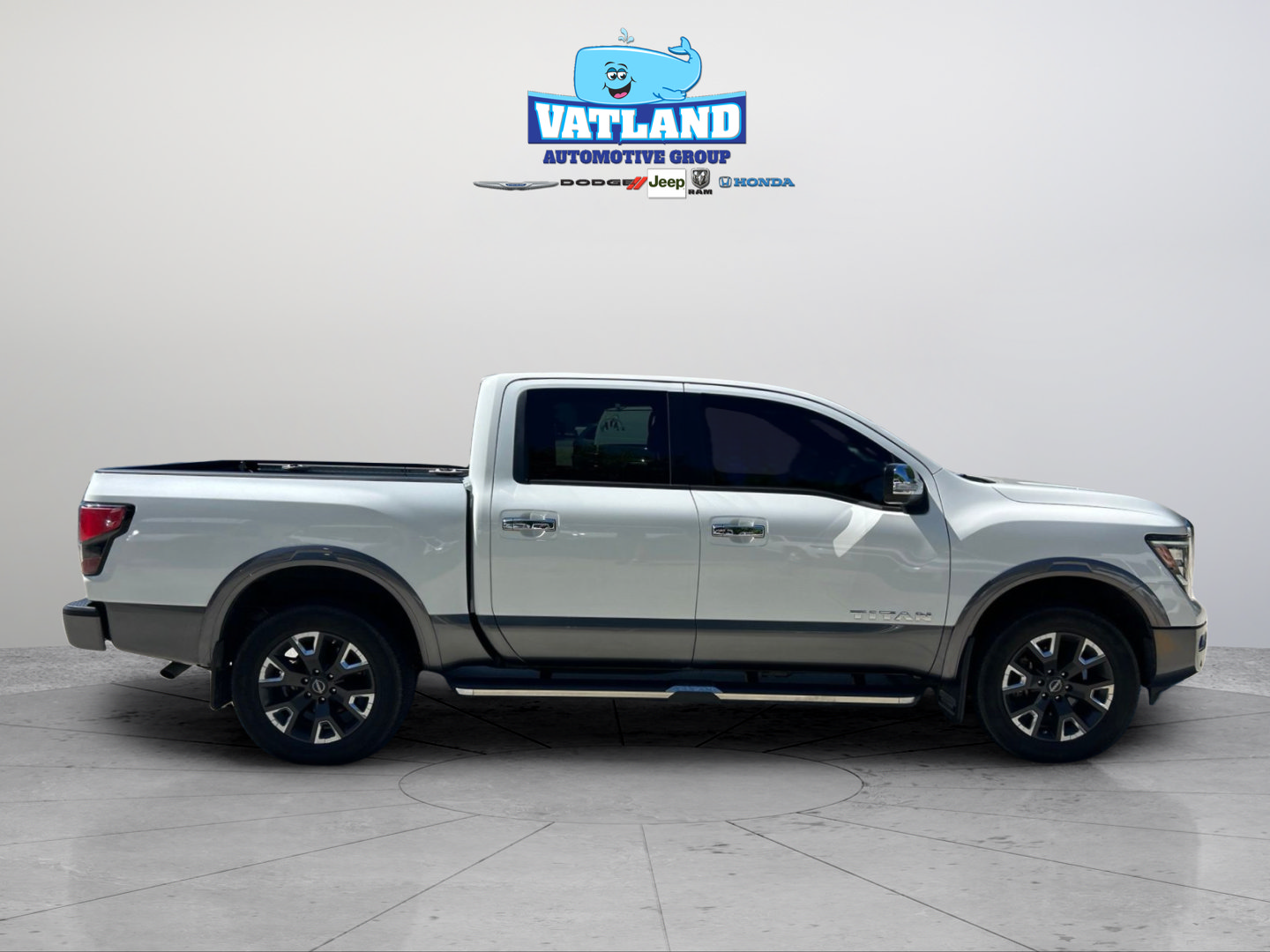 Used 2023 Nissan Titan Platinum Reserve w/ Moonroof Package AWD/4WD image 6