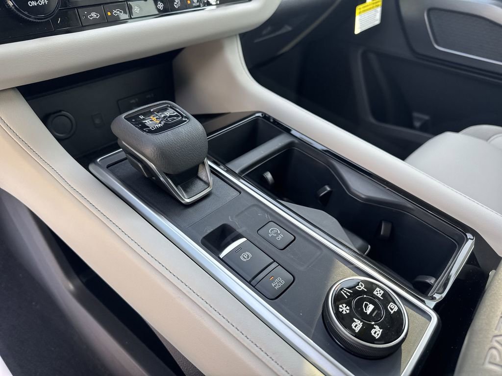 New 2026 Nissan Pathfinder SL image 12