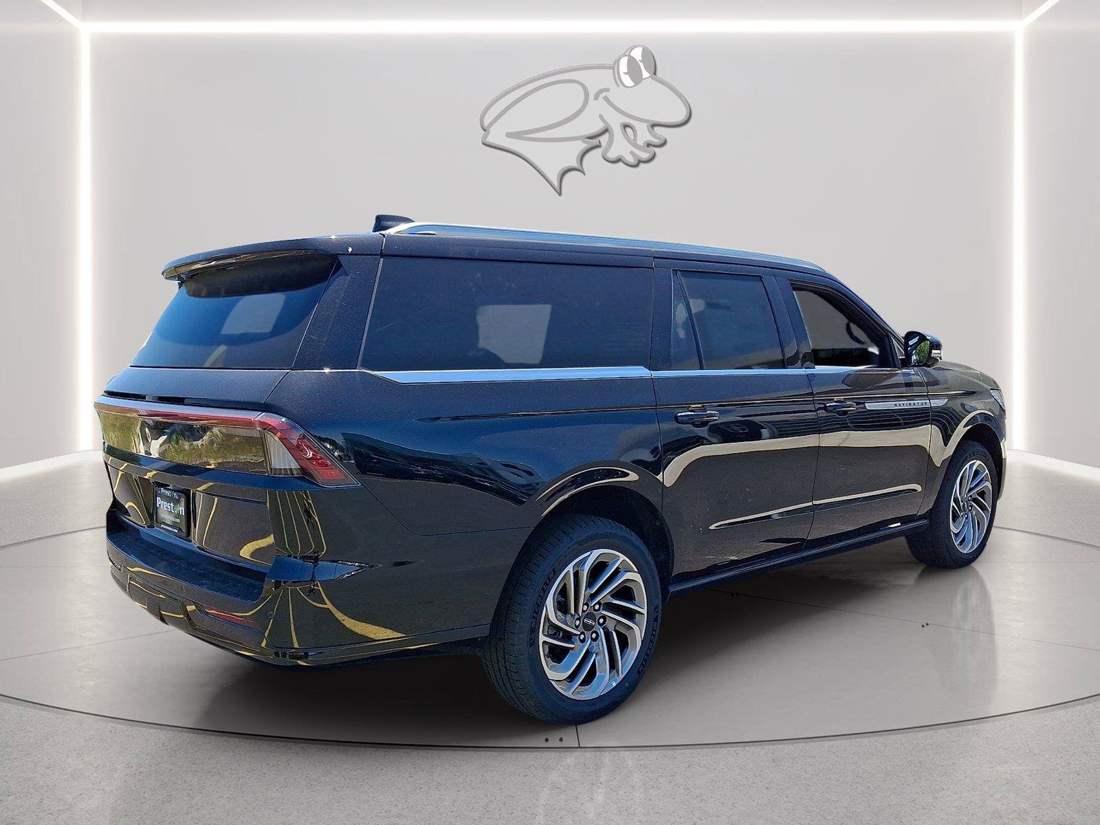 New 2026 Lincoln Navigator L Reserve AWD/4WD image 4
