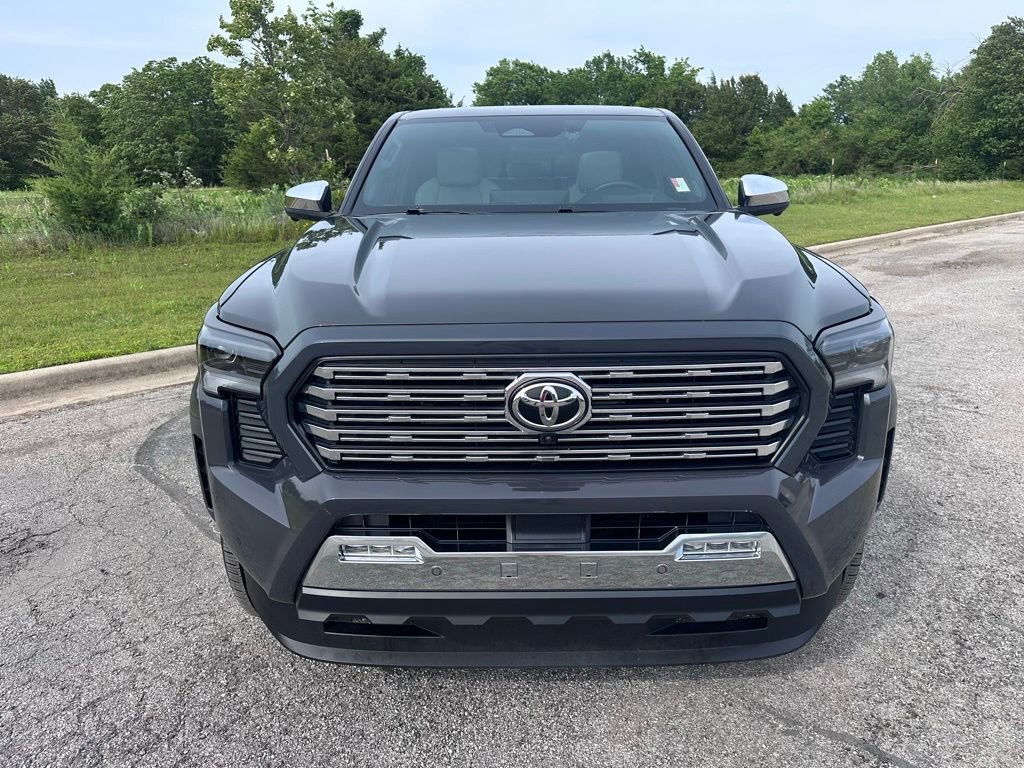 Used 2025 Toyota Tacoma Limited AWD/4WD image 2