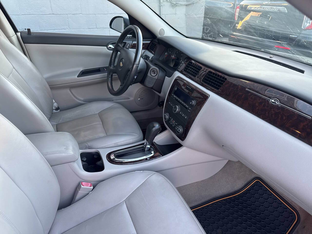 Used 2013 Chevrolet Impala LTZ FWD image 25