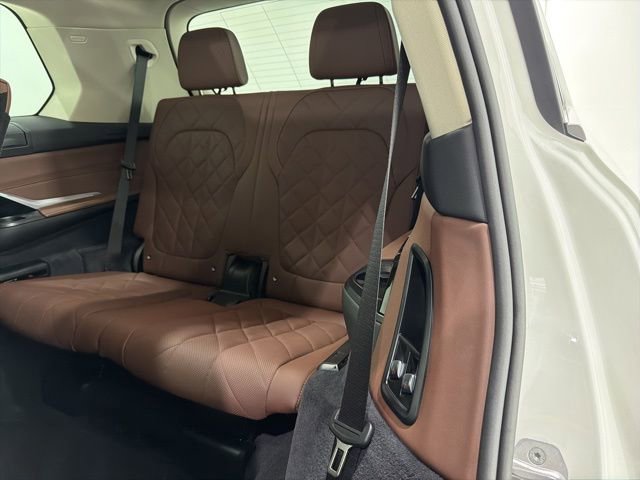 Used 2025 BMW X7 xDrive40i w/ Parking Assistance Package image 19