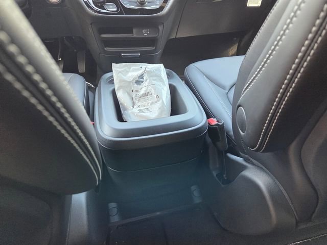 New 2026 Chrysler Voyager LX FWD image 7