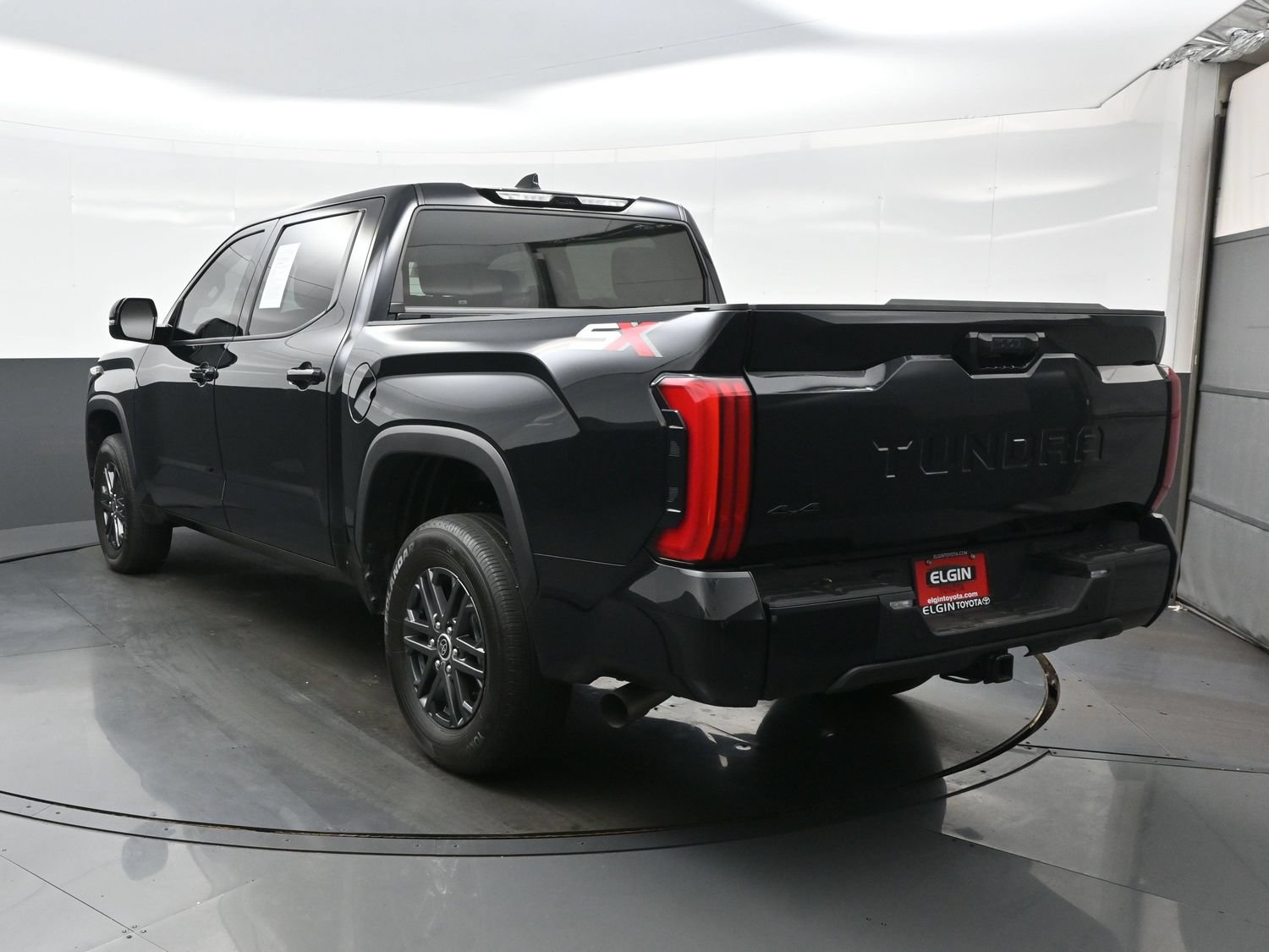Used 2023 Toyota Tundra SR5 w/ SR5 Convenience Package AWD/4WD image 4