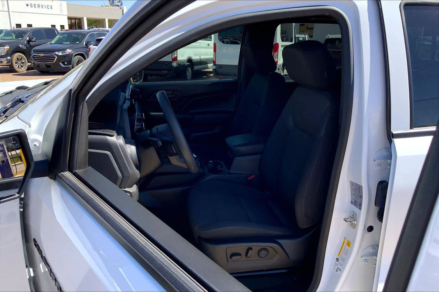 Used 2024 Chevrolet Colorado Trail Boss w/ Technology Package AWD/4WD image 8