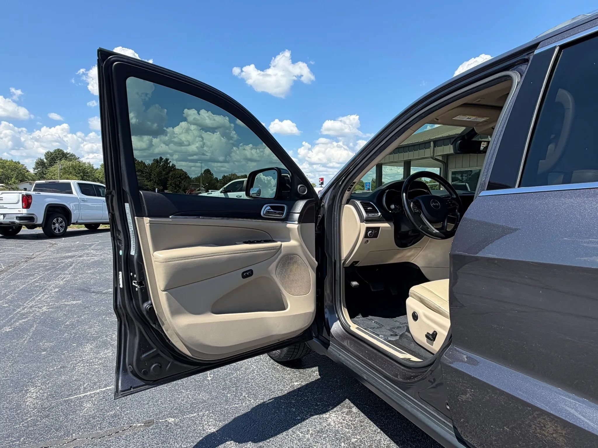 Used 2020 Jeep Grand Cherokee Limited AWD/4WD image 13