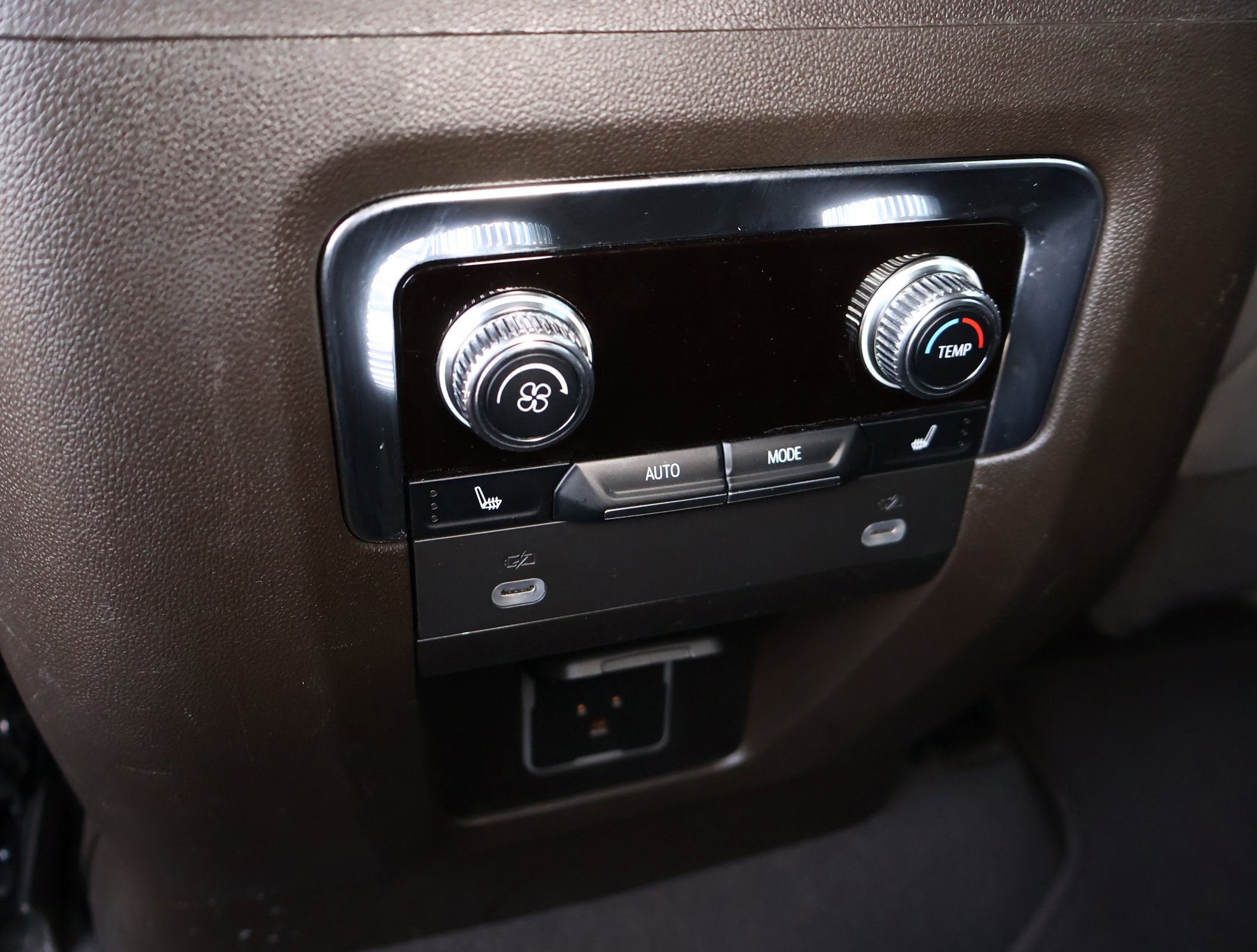 Used 2023 GMC Yukon SLT w/ SLT Premium Package image 25