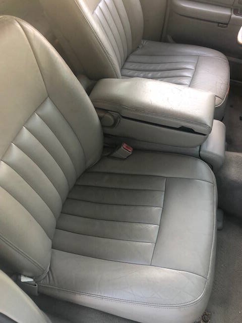 Used 2003 Lincoln Town Car Executive RWD image 9