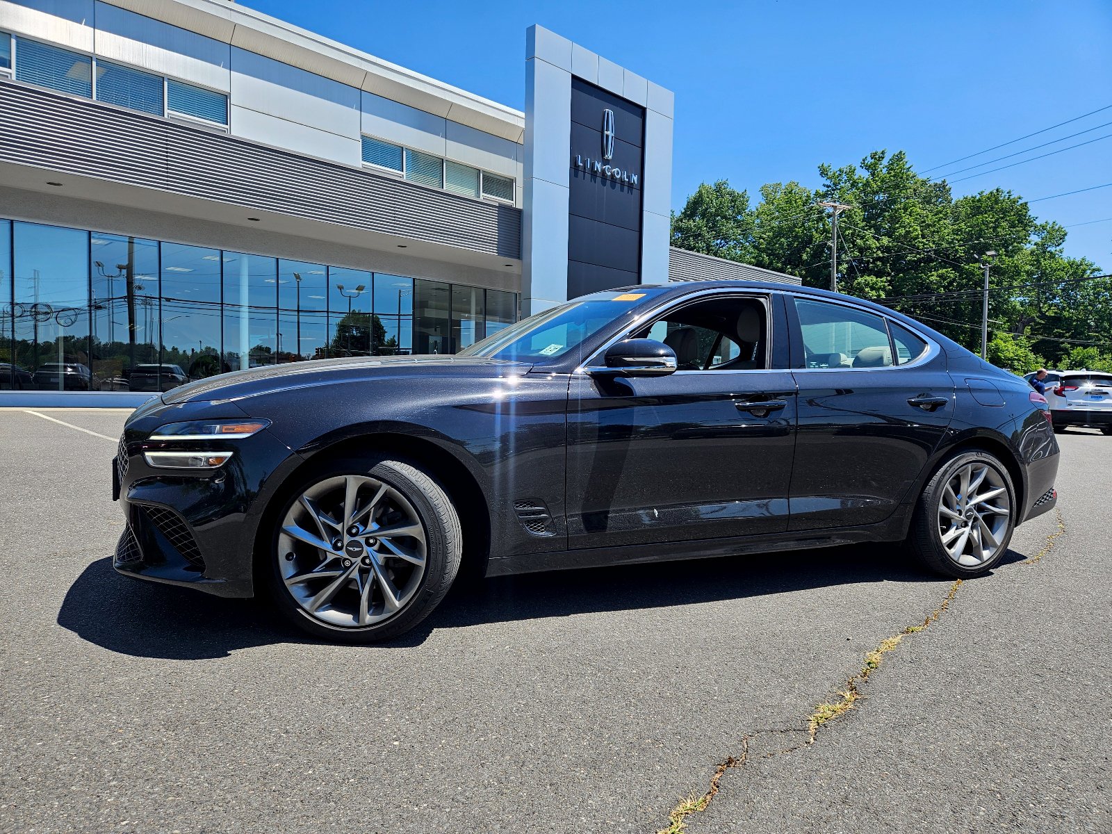 Used 2022 Genesis G70 2.0T AWD/4WD image 1
