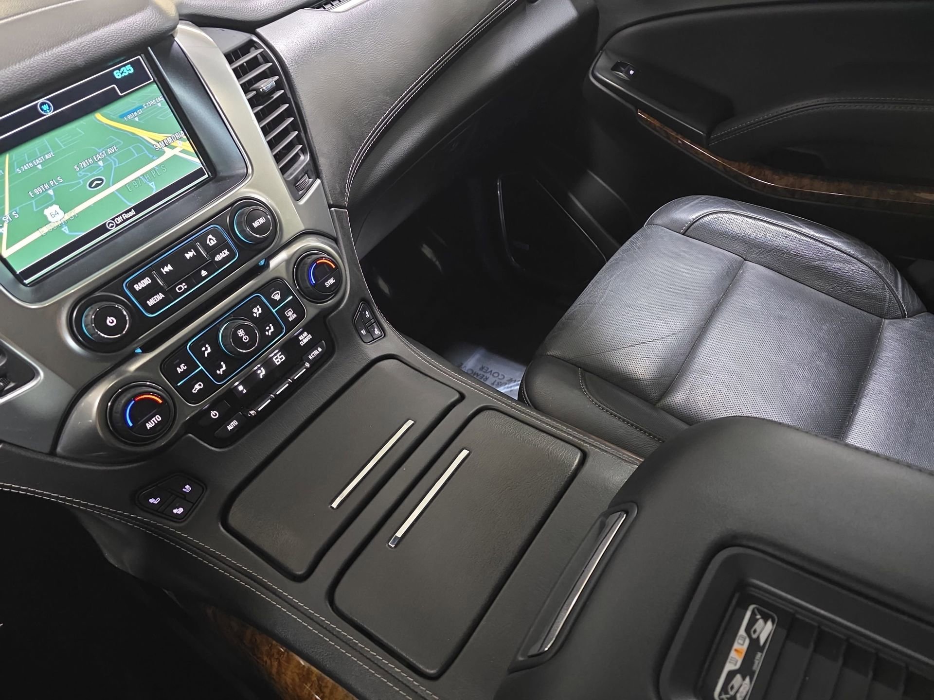 Used 2020 Chevrolet Tahoe Premier w/ 6.2L Performance Package AWD/4WD image 25