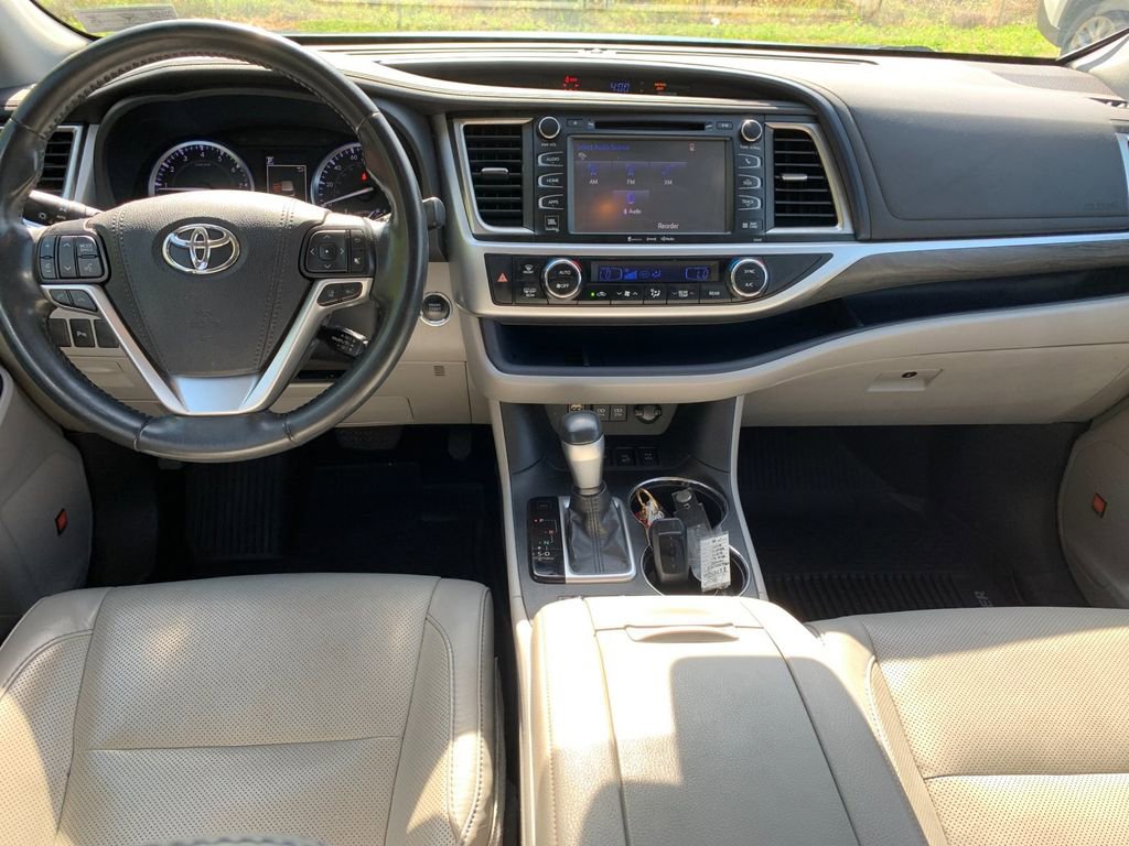 Used 2019 Toyota Highlander Limited image 16
