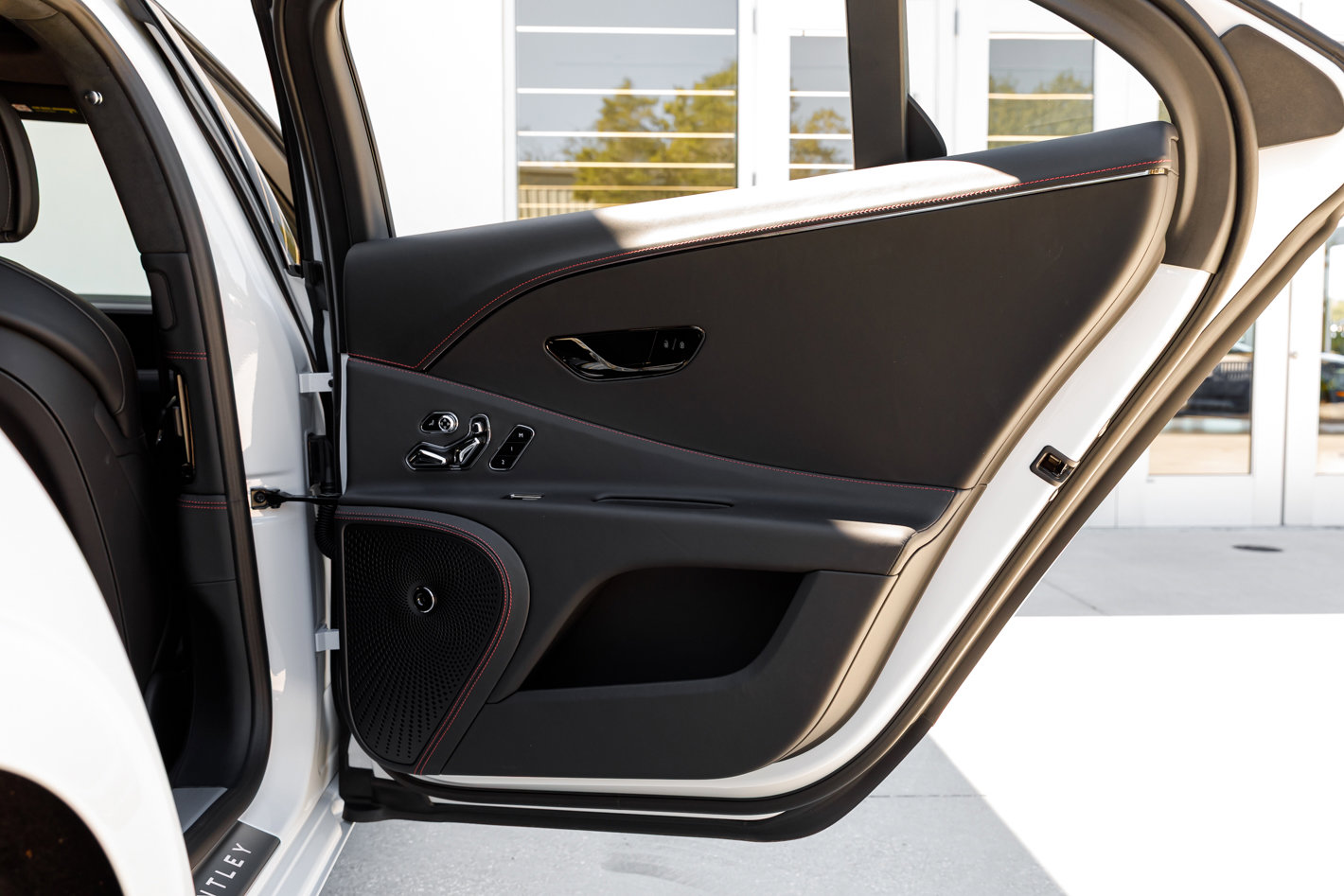 New 2026 Bentley Flying Spur Plug-In Hybrid image 23