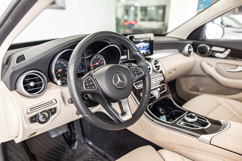Used 2018 Mercedes-Benz C 300 4MATIC Sedan image 20